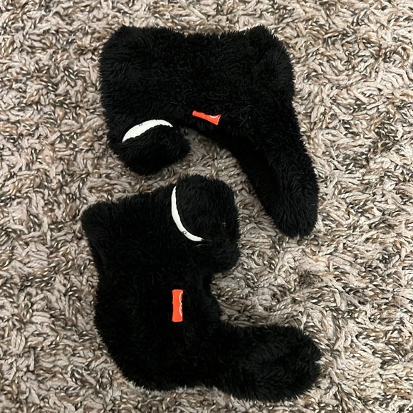 Black Soft magnetic me baby booties - Picture 3 of 5